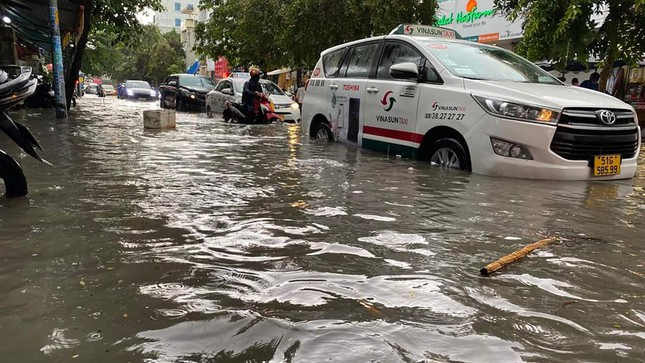 TPHCM tiếp tục đón mưa lớn trong nhiều ngày tới. TPHCM tiếp tục đón mưa lớn trong nhiều ngày tới.