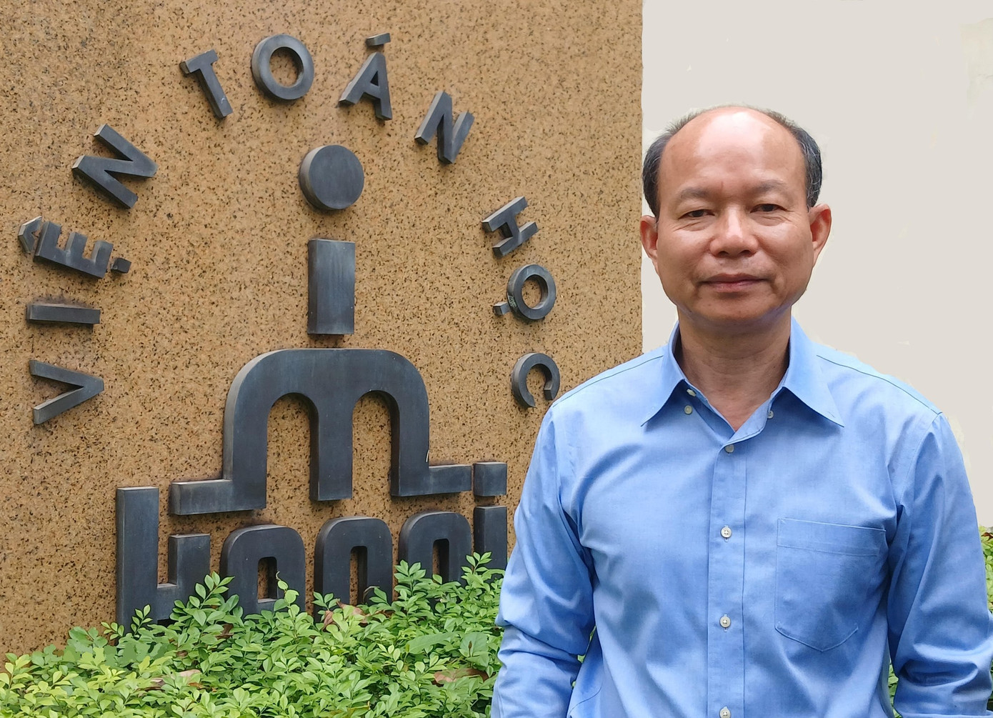 GS.TSKH Hoàng Xuân Phú. GS.TSKH Hoàng Xuân Phú.