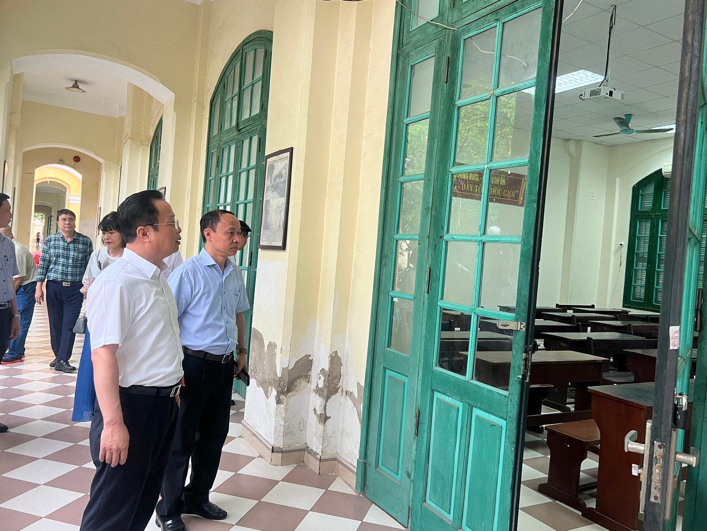 Năm nay, quận Tây Hồ cũng có 7 điểm thi với 173 phòng thi. Năm nay, quận Tây Hồ cũng có 7 điểm thi với 173 phòng thi.