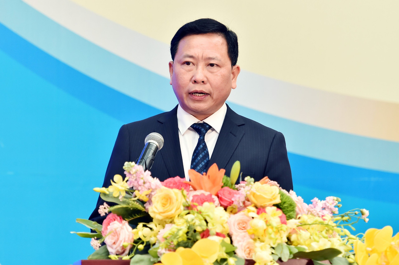 Vụ trưởng Giáo dục Chính trị và Công tác học sinh, sinh viên (Bộ GD&ĐT) Trần Văn Đạt phát biểu. Vụ trưởng Giáo dục Chính trị và Công tác học sinh, sinh viên (Bộ GD&ĐT) Trần Văn Đạt phát biểu.