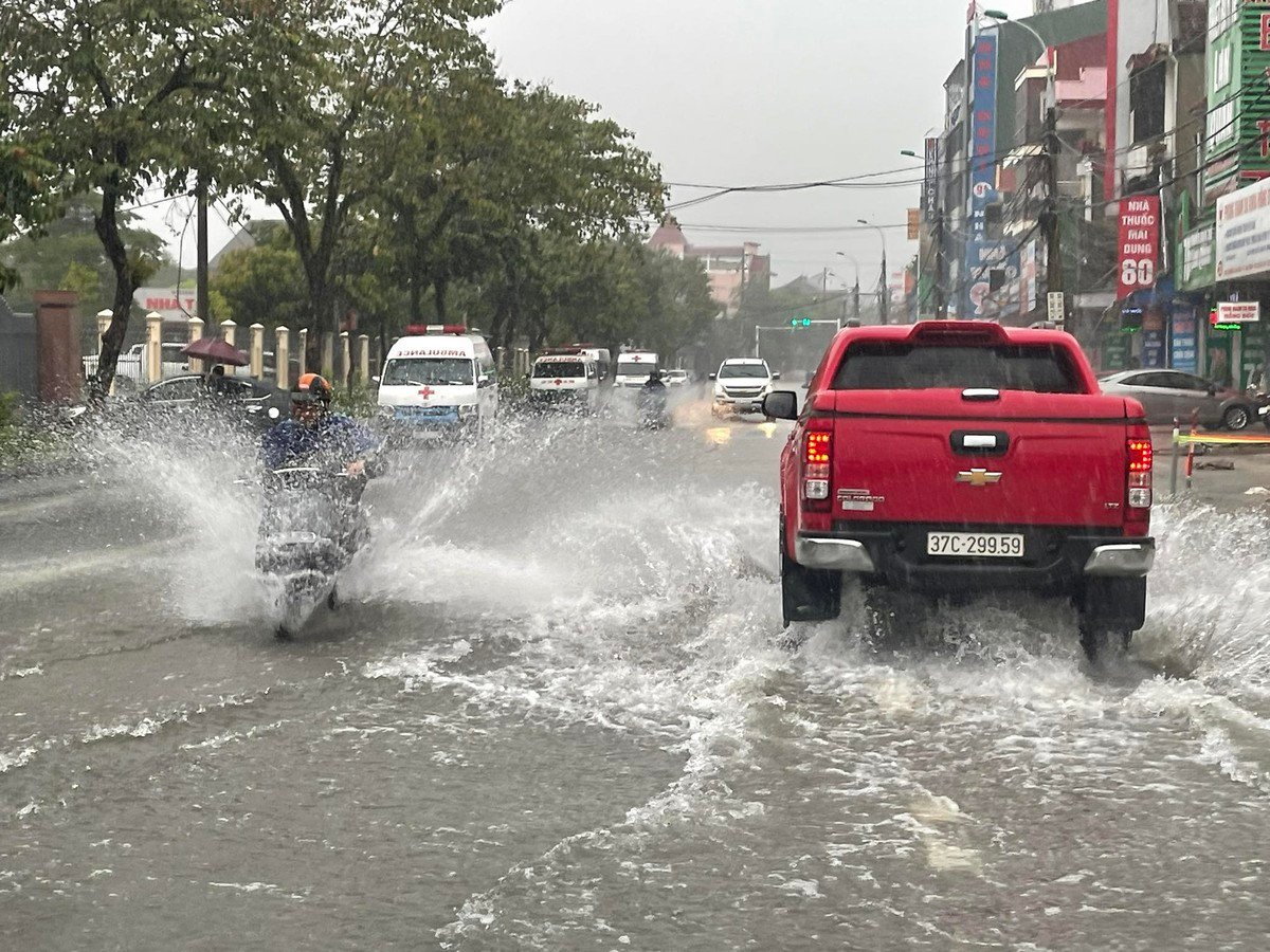 Miền Trung sắp đón mưa lớn kéo dài. Miền Trung sắp đón mưa lớn kéo dài.