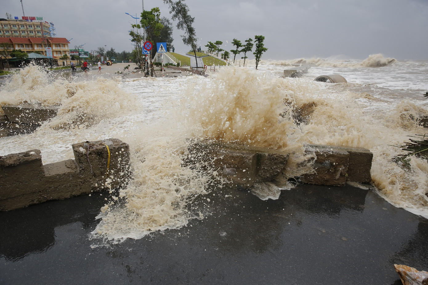 Biển Đông có thể hình thành vùng áp thấp trong những ngày tới. Ảnh minh hoạ: Hồng Vĩnh. Biển Đông có thể hình thành vùng áp thấp trong những ngày tới. Ảnh minh hoạ: Hồng Vĩnh.