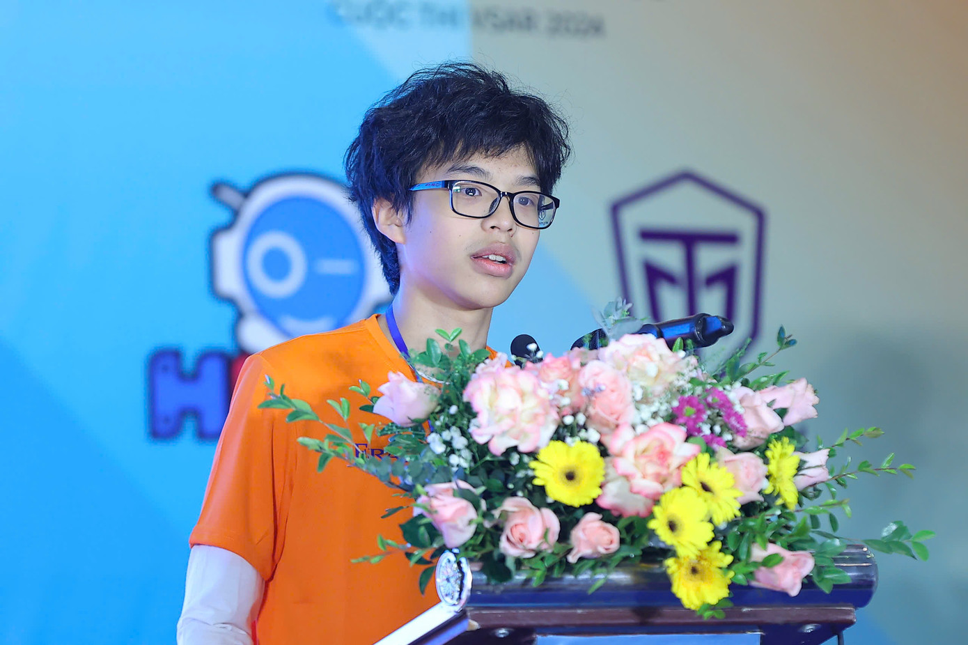 Thí sinh Đỗ Hoàng Giang nói rằng, đến với cuộc thi thí sinh không chỉ mang robot thi đấu mà còn mang theo cả niềm đam mê công nghệ.