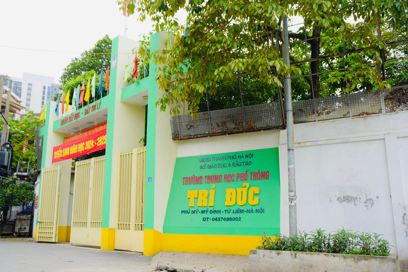 Điều kiện dự tuyển là: học sinh không xăm mình, không hút thuốc.