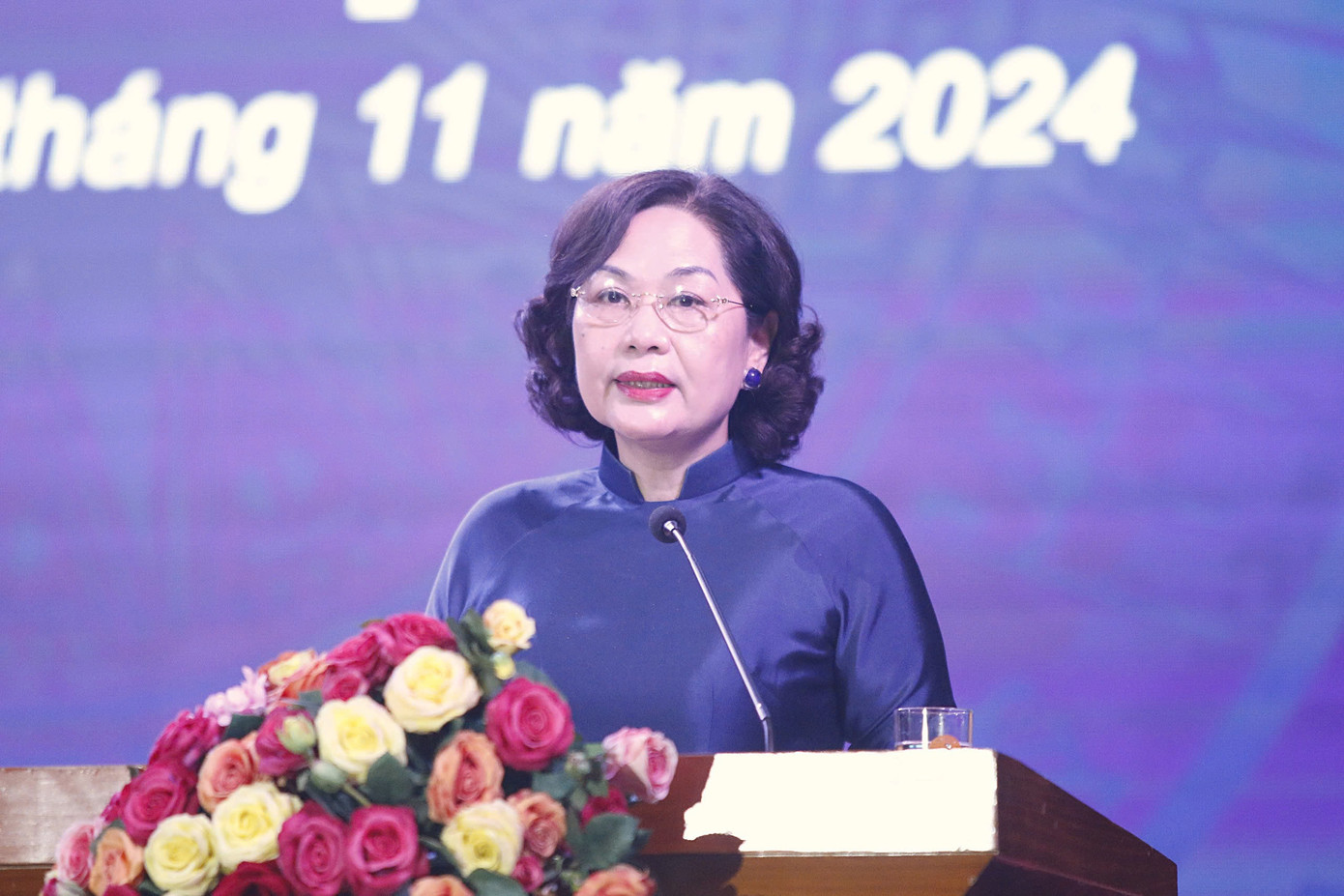 Thống đốc Ngân hàng Nhà nước Việt Nam Nguyễn Thị Hồng phát biểu tại Lễ Kỷ niệm 42 năm Ngày Nhà giáo Việt Nam.