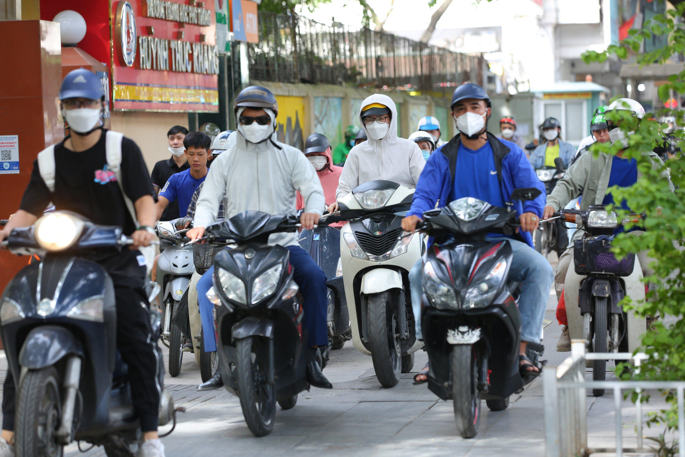 Nắng nóng gia tăng ở miền Bắc. Ảnh: Trọng Tài.