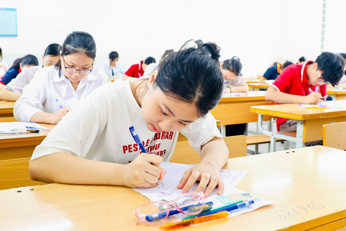 Hiệu trưởng nhiều trường THPT cho rằng, không được thu tiền ôn tập học sinh cuối cấp sẽ rất khó khăn trong công tác tổ chức. Hiệu trưởng nhiều trường THPT cho rằng, không được thu tiền ôn tập học sinh cuối cấp sẽ rất khó khăn trong công tác tổ chức.