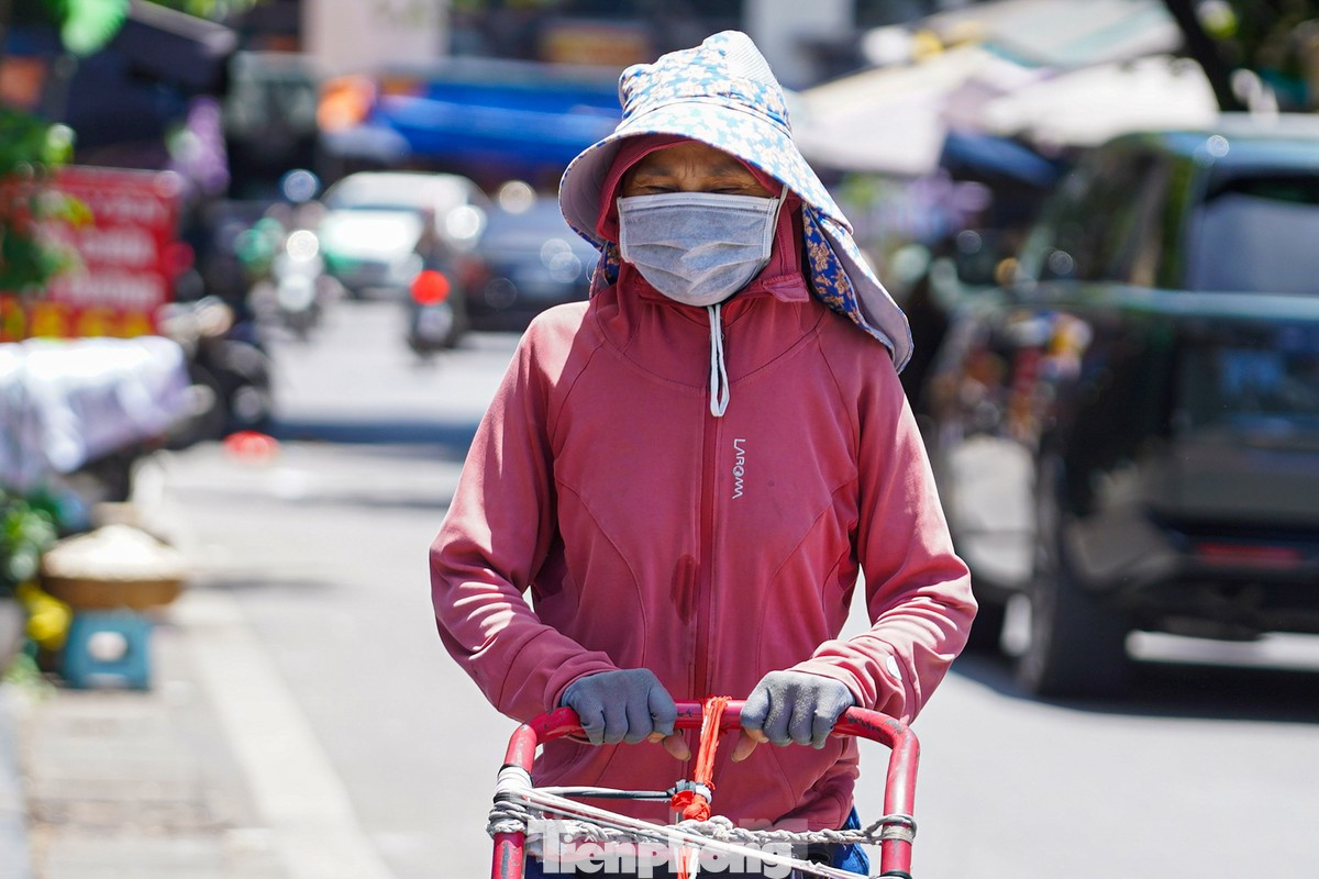 Miền Bắc tiếp tục một ngày nắng nóng gay gắt trước khi chuyển mưa dông. Ảnh: Đức Nguyễn Miền Bắc tiếp tục một ngày nắng nóng gay gắt trước khi chuyển mưa dông. Ảnh: Đức Nguyễn