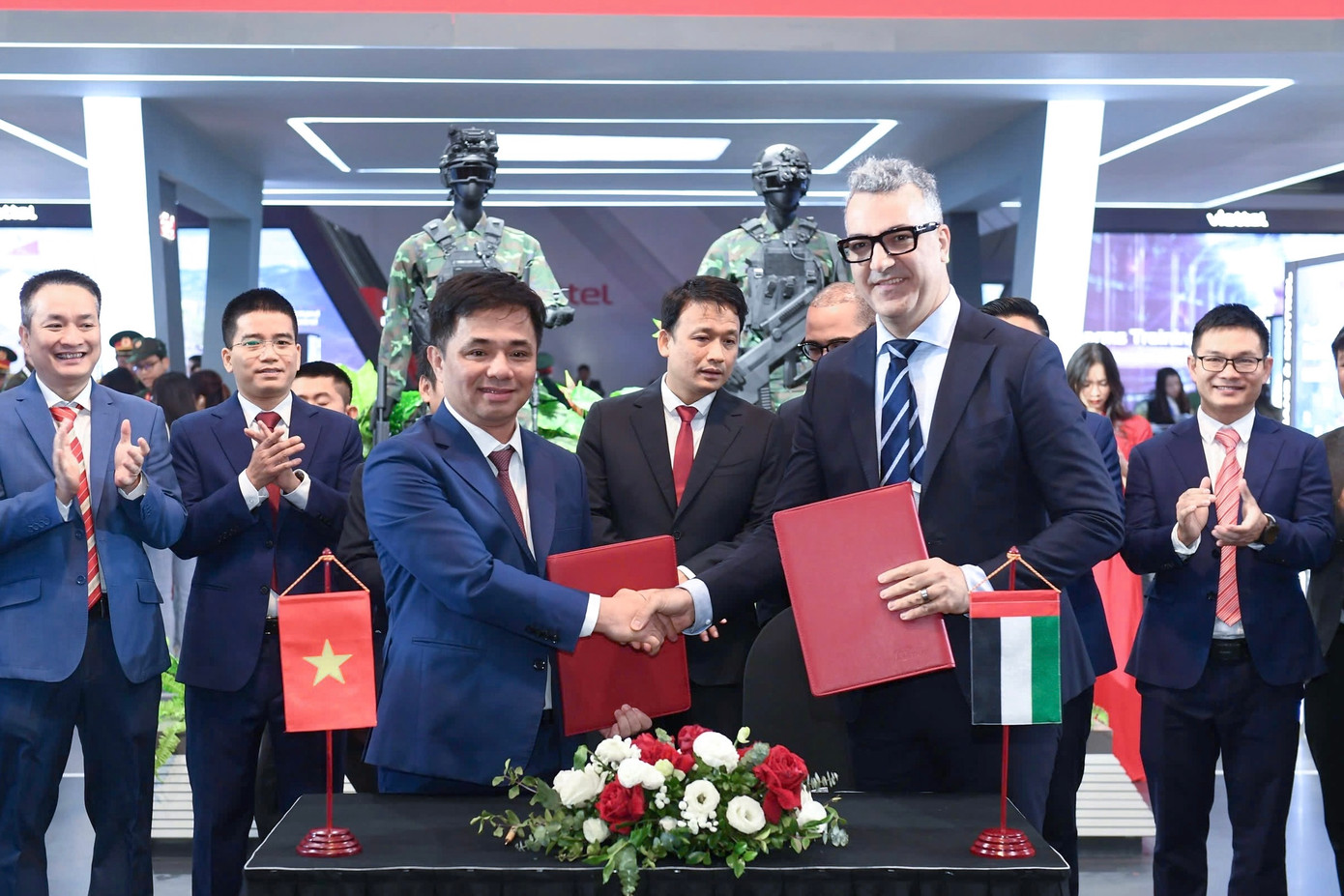 Tổng Công ty Công nghiệp Công nghệ cao Viettel (Viettel High Tech) và Công ty High Cloud Technologies (UAE) đã ký kết hợp đồng. Tổng Công ty Công nghiệp Công nghệ cao Viettel (Viettel High Tech) và Công ty High Cloud Technologies (UAE) đã ký kết hợp đồng.