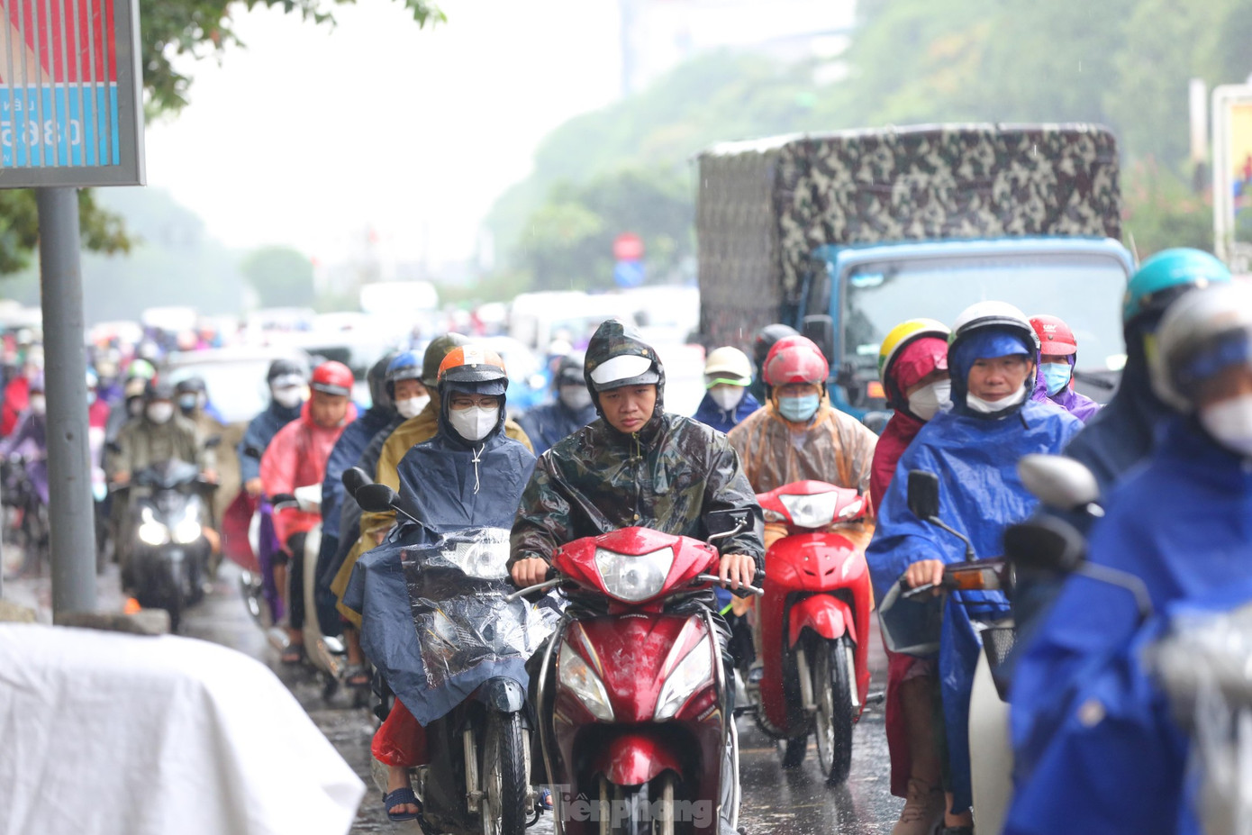 Miền Bắc chuyển mưa rào và dông rải rác do ảnh hưởng của không khí lạnh. Miền Bắc chuyển mưa rào và dông rải rác do ảnh hưởng của không khí lạnh.