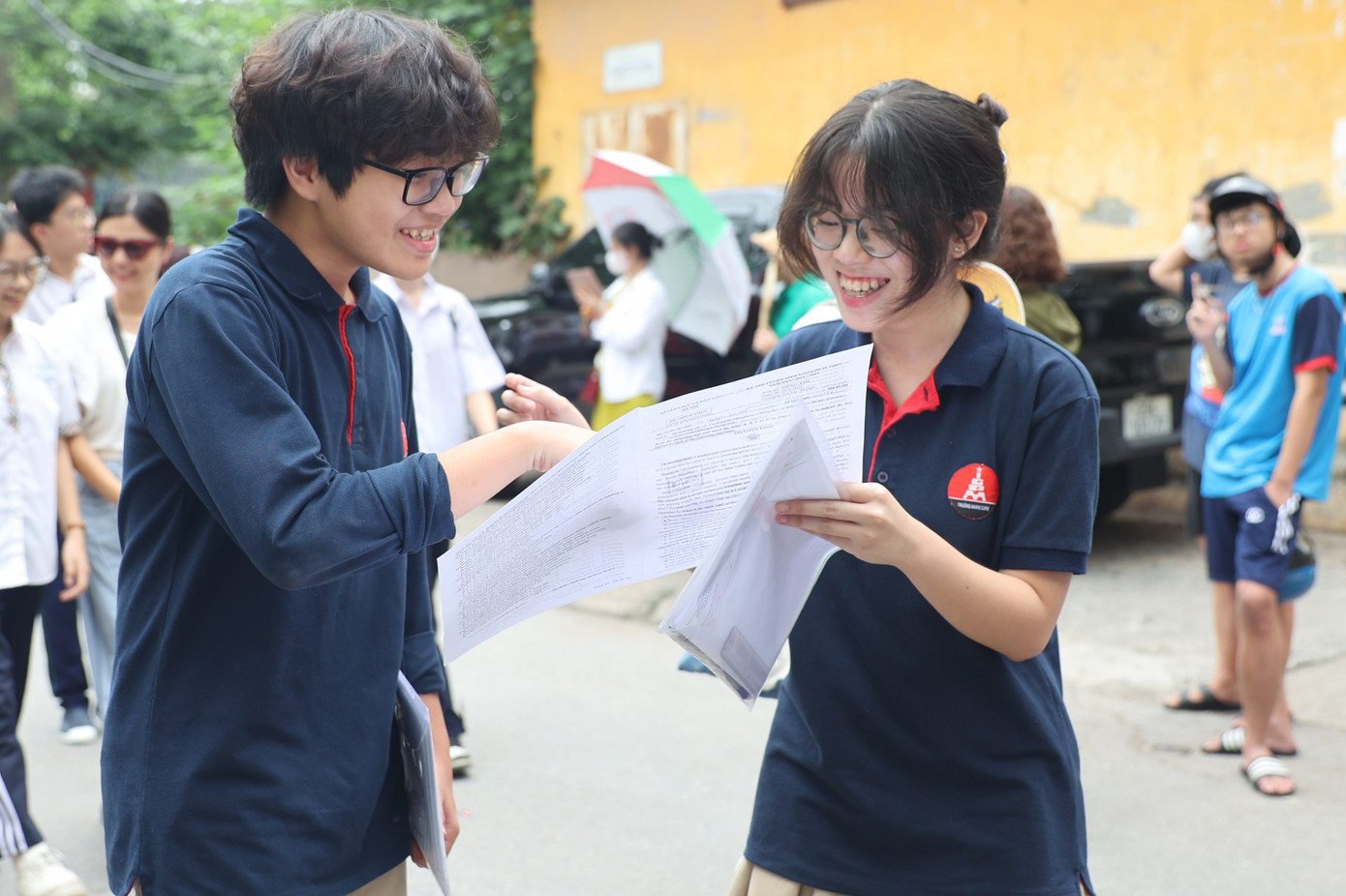 Thí sinh rạng rỡ sau khi hoàn thành ngày thi thứ nhất. (ảnh: Trọng Tài) Thí sinh rạng rỡ sau khi hoàn thành ngày thi thứ nhất. (ảnh: Trọng Tài)