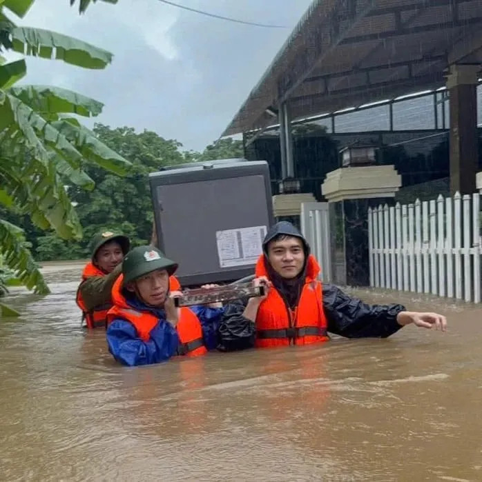 Mưa lũ kỷ lục đã xuất hiện trong tháng 6 ở các địa phương từ Quảng Bình đến Quảng Ngãi.