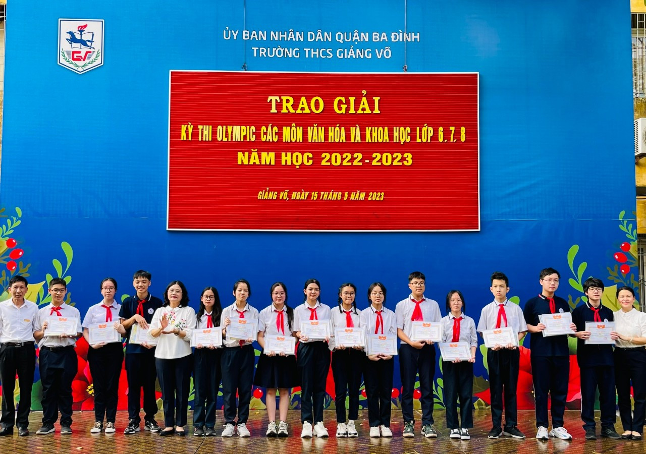 Trong kỳ thi tuyển sinh lớp 10, Trường THCS Giảng Võ, quận Ba Đình (Hà Nội) cũng có thành tích khủng.