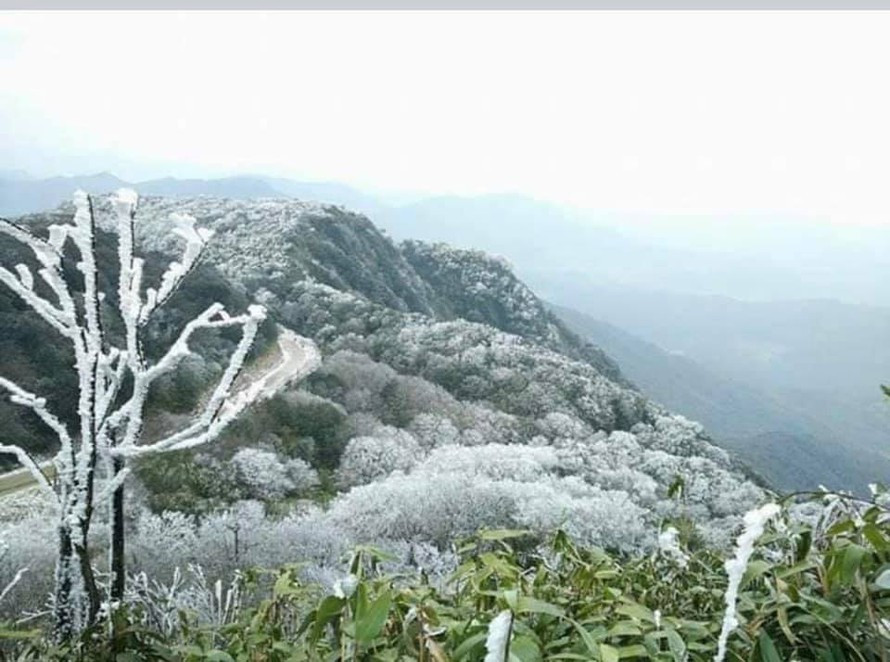 Vùng núi cao có khả năng xuất hiện băng giá, mưa tuyết trong đợt rét tới. Vùng núi cao có khả năng xuất hiện băng giá, mưa tuyết trong đợt rét tới.