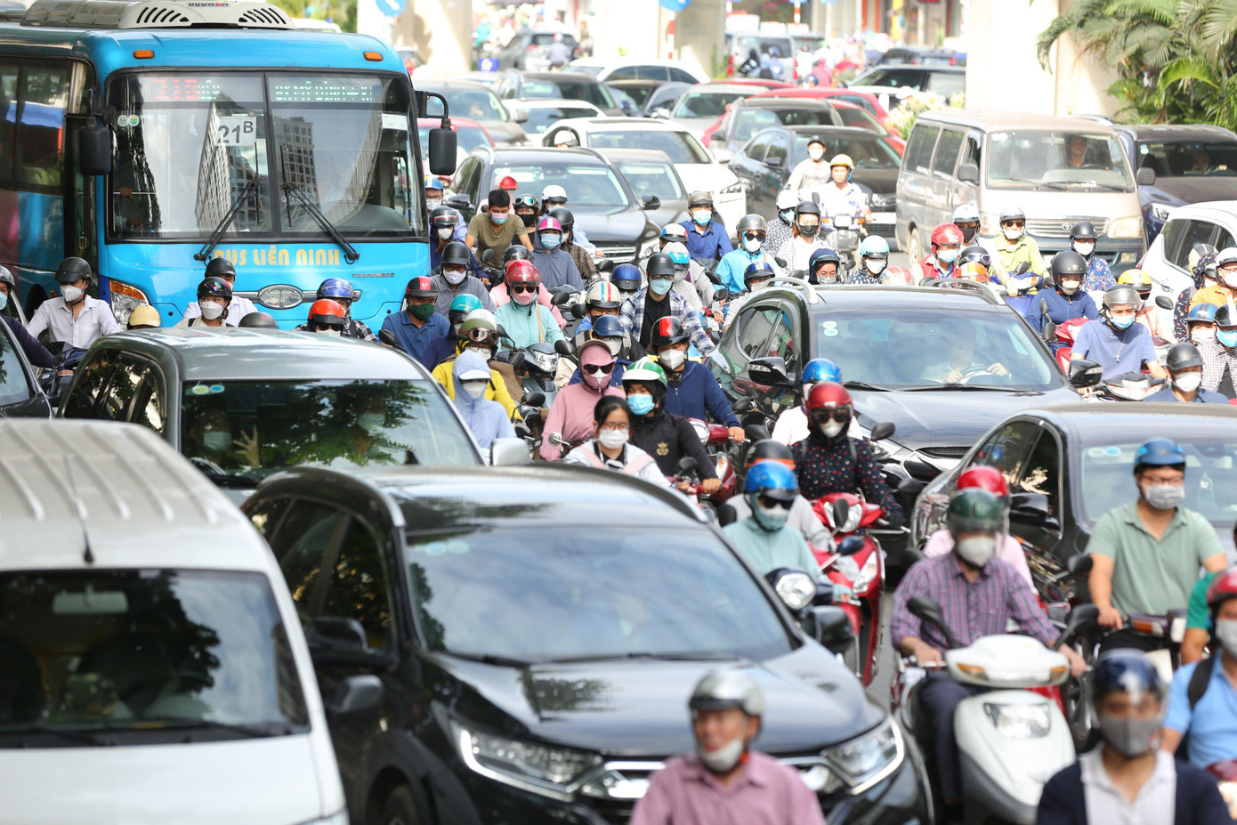 Hà Nội hai ngày liên tiếp nóng nhất cả nước. Ảnh: Trọng Tài.