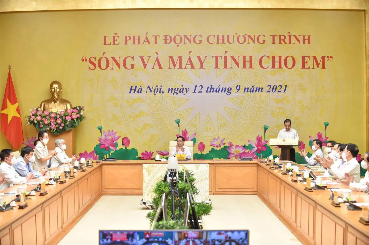 Thủ tướng Phạm Minh Chính chủ trì chương trình Sóng và máy tính cho em tại Hà Nội. Ảnh: Nhật Bắc