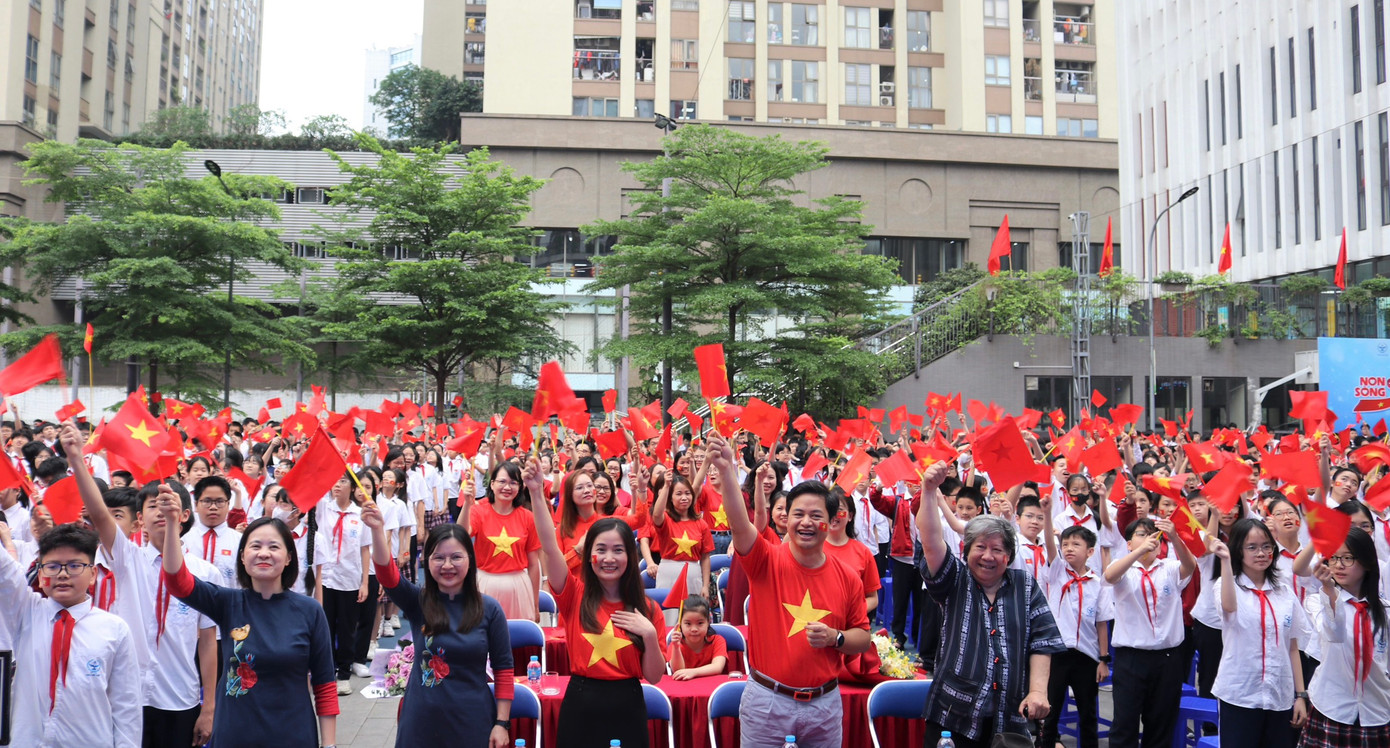 Các nhà trường tổ chức các hoạt động giáo dục về lịch sử, lòng yêu nước cho học sinh. Các nhà trường tổ chức các hoạt động giáo dục về lịch sử, lòng yêu nước cho học sinh.