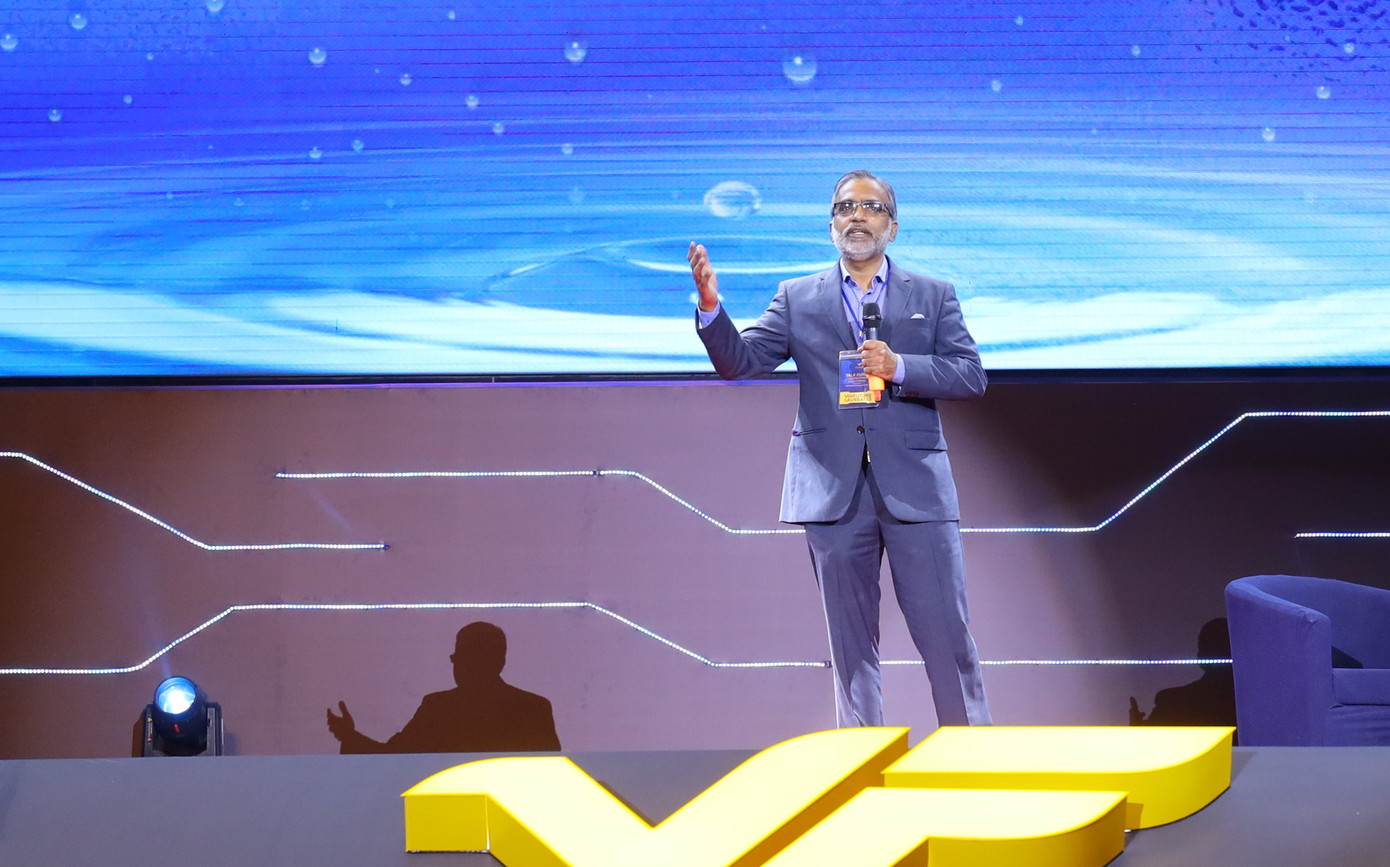 GS Thalappil Pradeep chia sẻ tại buổi giao lưu sau lễ trao giải VinFuture.