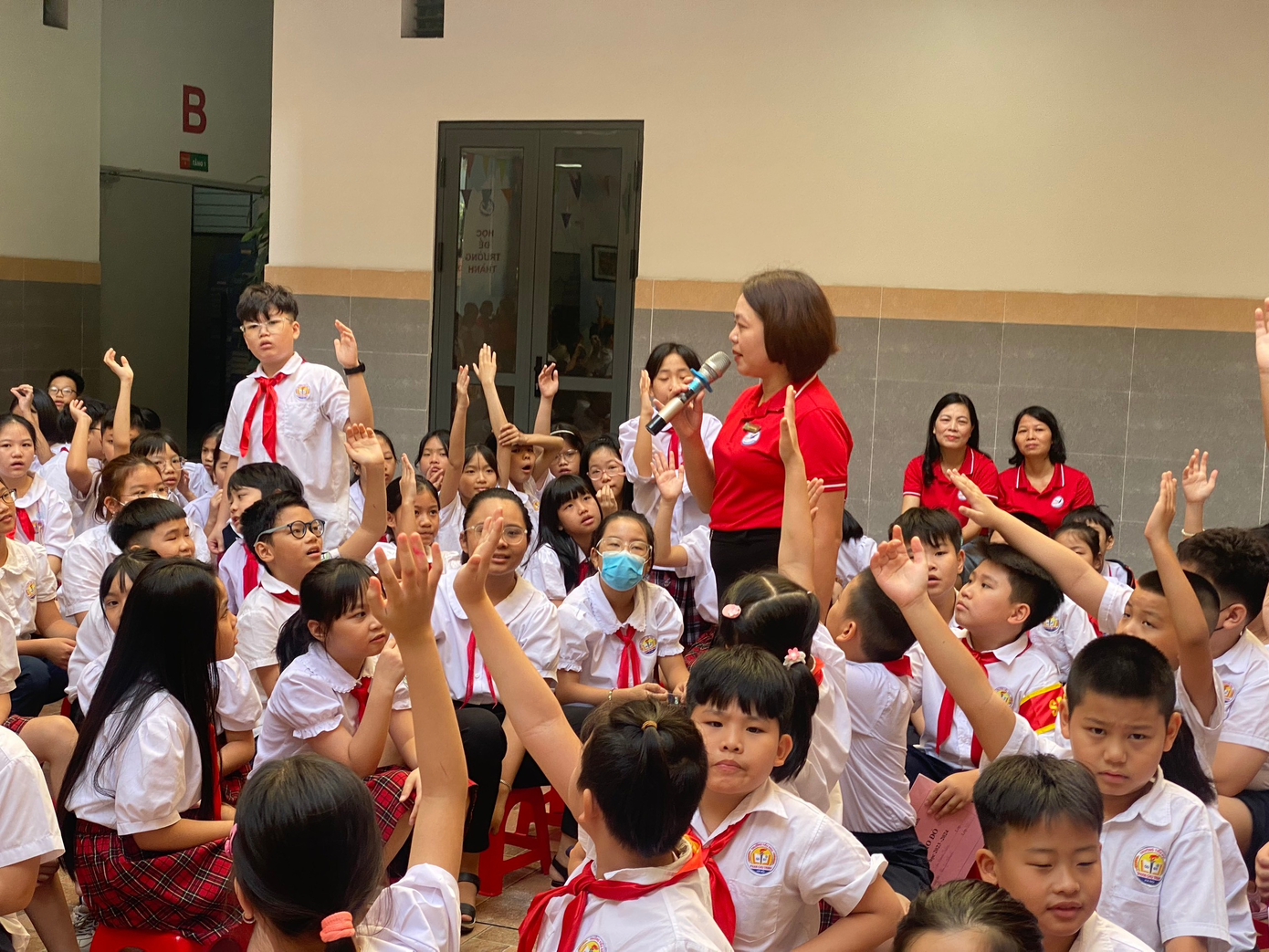 Sở Nội vụ dự kiến báo cáo UBND TP tổ chức thăng hạng chức danh nghề nghiệp giáo viên từ hạng III lên hạng II theo hình thức xét tuyển hồ sơ. Sở Nội vụ dự kiến báo cáo UBND TP tổ chức thăng hạng chức danh nghề nghiệp giáo viên từ hạng III lên hạng II theo hình thức xét tuyển hồ sơ.