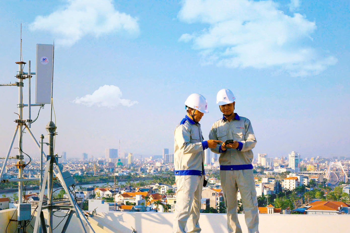 MobiFone chính thức triển khai dịch vụ 5G tại khu vực trung tâm các tỉnh/thành phố. MobiFone chính thức triển khai dịch vụ 5G tại khu vực trung tâm các tỉnh/thành phố.
