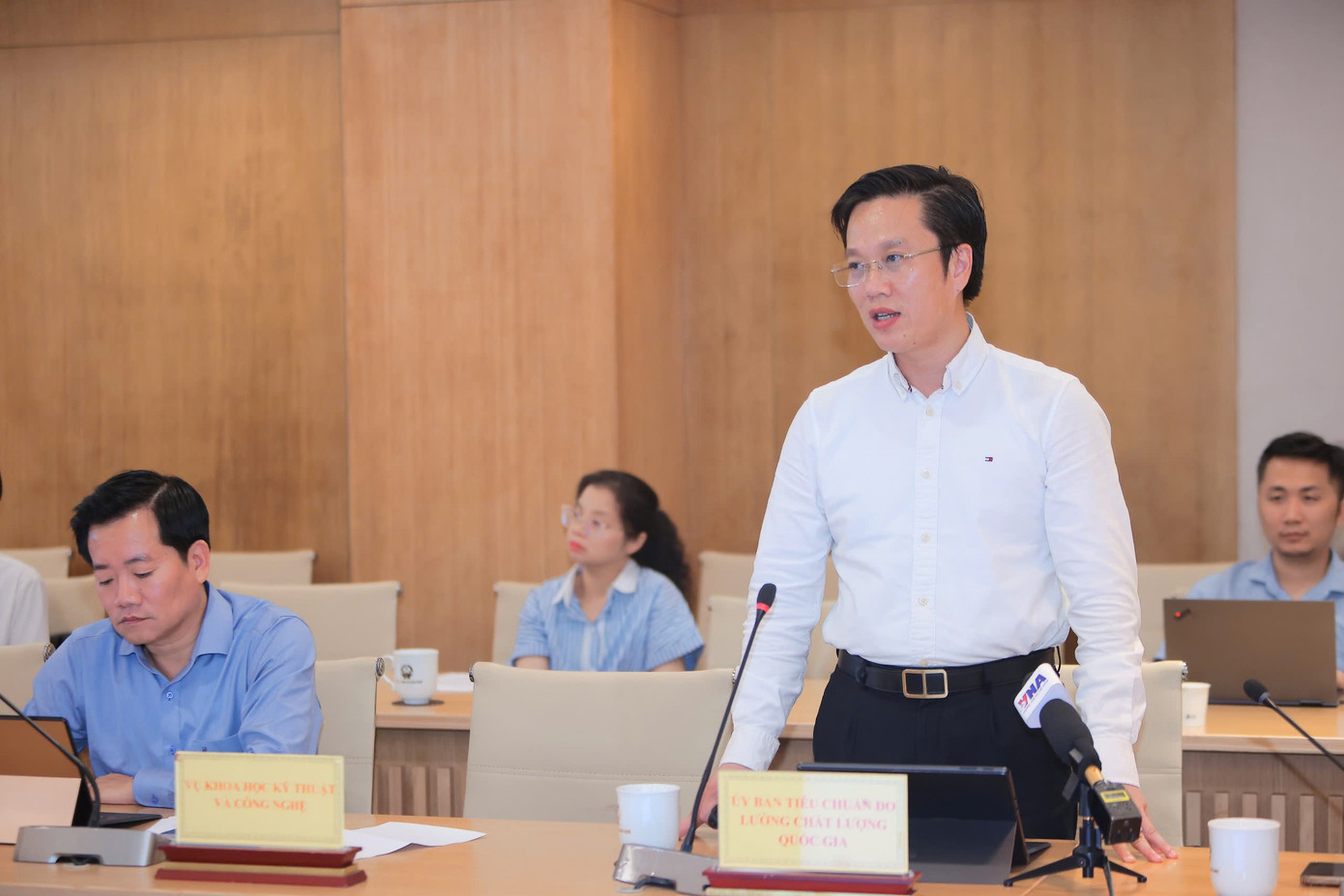 Ông Hà Minh Hiệp, Chủ tịch Uỷ ban Tiêu chuẩn Đo lường Chất lượng Quốc gia. Ông Hà Minh Hiệp, Chủ tịch Uỷ ban Tiêu chuẩn Đo lường Chất lượng Quốc gia.