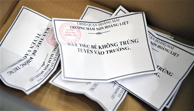 Năm ngoái, Trường mầm non Hoàng Liệt, quận Hoàng Mai phải tổ chức bốc thăm suất học trường công vì không đáp ứng nhu cầu học tập của trẻ. Năm ngoái, Trường mầm non Hoàng Liệt, quận Hoàng Mai phải tổ chức bốc thăm suất học trường công vì không đáp ứng nhu cầu học tập của trẻ.