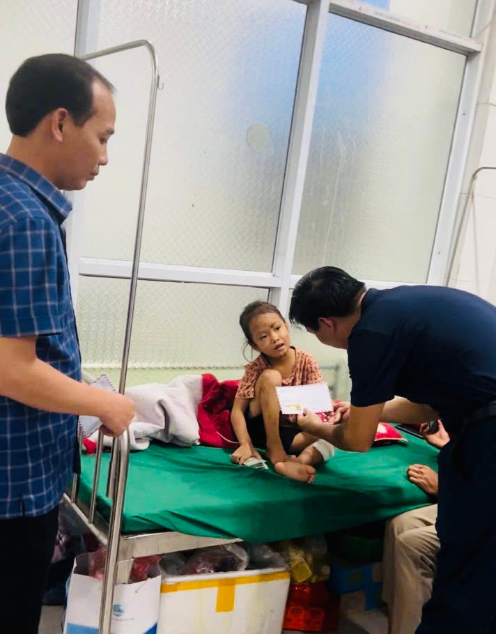 Nhiều học sinh, trẻ em vẫn còn bị thương, điều trị tại các bệnh viện. Nhiều học sinh, trẻ em vẫn còn bị thương, điều trị tại các bệnh viện.