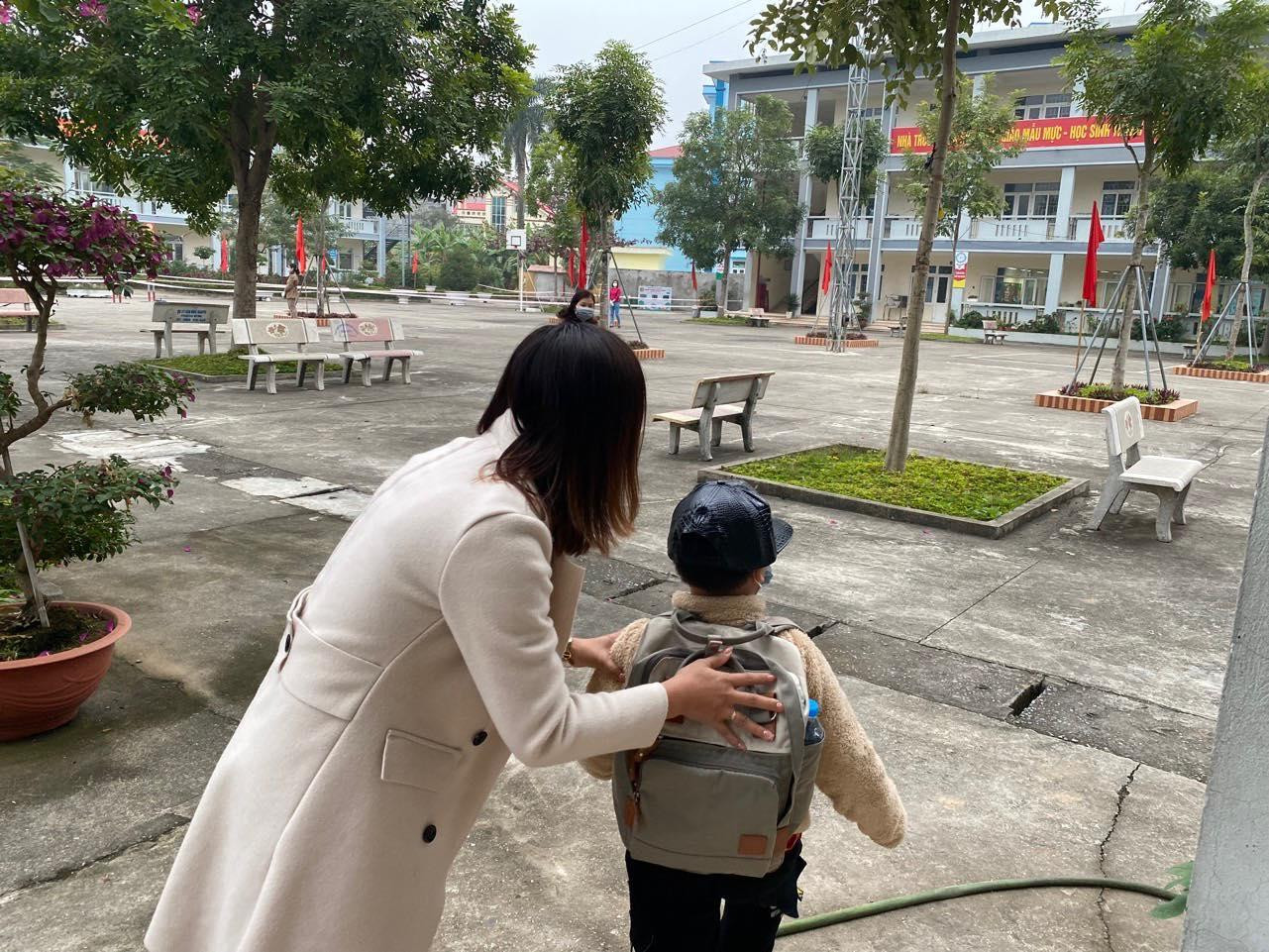 Trường học cần có phương án đảm bảo an ninh, an toàn cho học sinh, giáo viên.