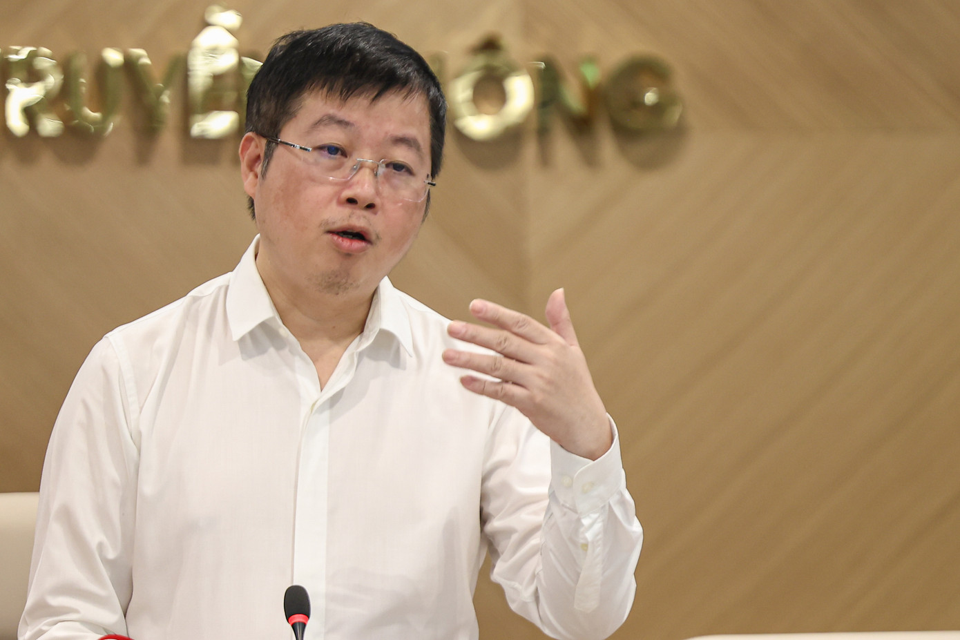 Thứ trưởng Bộ Thông tin và Truyền thông Nguyễn Thanh Lâm trao đổi tại họp báo. Thứ trưởng Bộ Thông tin và Truyền thông Nguyễn Thanh Lâm trao đổi tại họp báo.