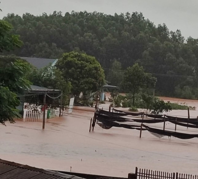 Mưa lớn đêm 20, rạng sáng ngày 21/6 khiến Thái Nguyên bị ngập nặng.