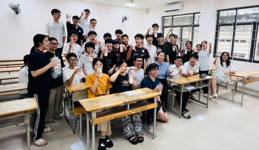 Buổi học cuối cùng ở lớp 9A7 hôm nay có những giây phút bồi hồi, xúc động nhưng cũng có cả những khoảnh khắc thật vui.