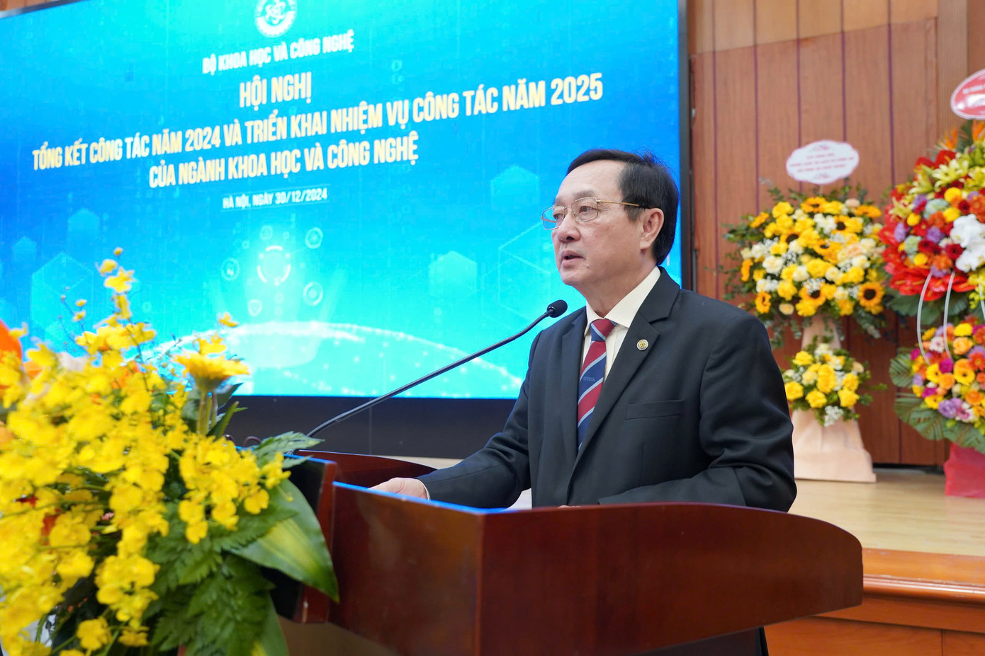 Bộ trưởng Huỳnh Thành Đạt phát biểu tại Hội nghị.