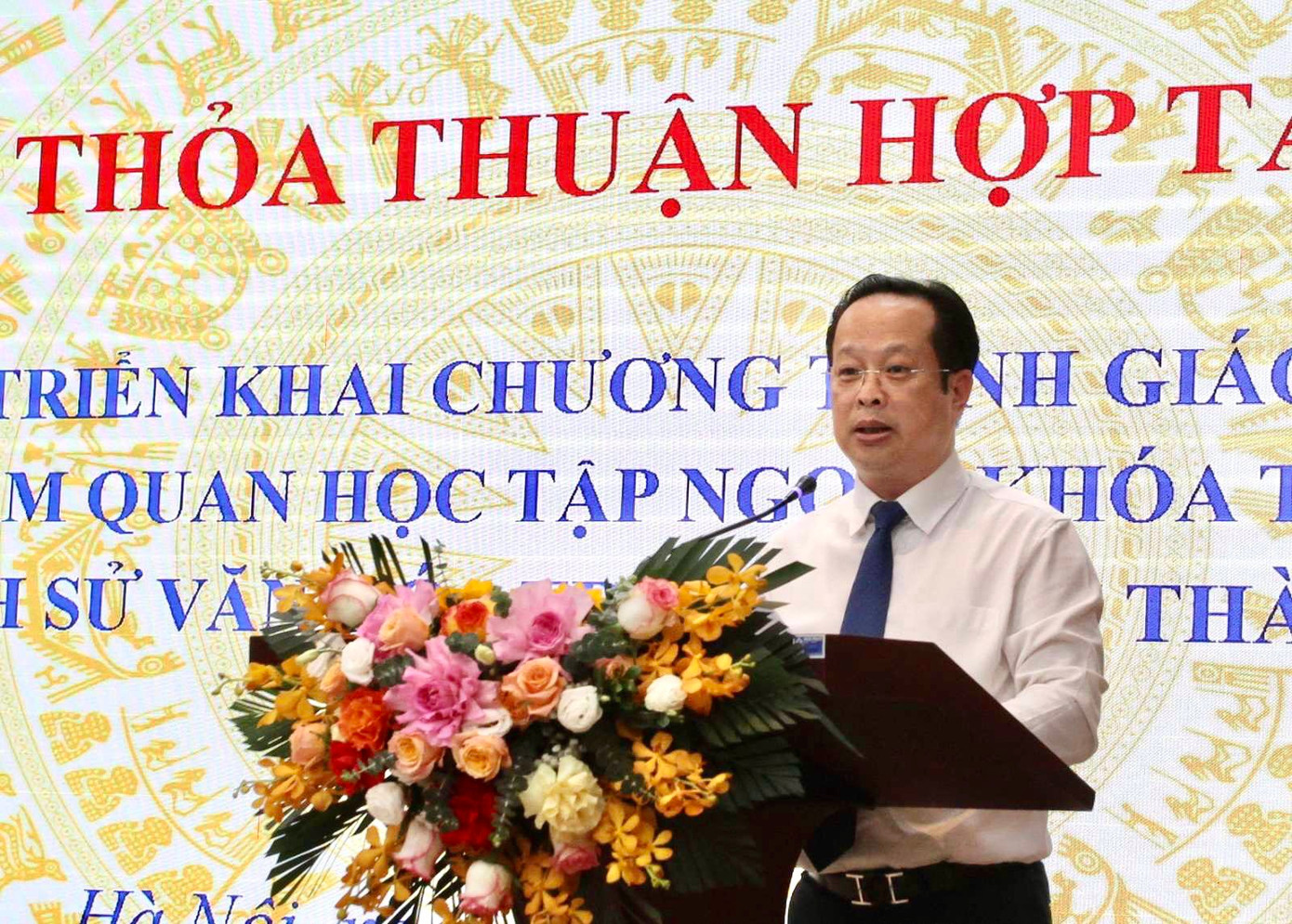 Ông Trần Thế Cương, Giám đốc Sở GD&ĐT Hà Nội cho rằng: giáo dục di sản giúp trang bị cho học sinh những hiểu biết cơ bản về những giá trị văn hóa, lịch sử cũng như truyền thống tốt đẹp của dân tộc. Ông Trần Thế Cương, Giám đốc Sở GD&ĐT Hà Nội cho rằng: giáo dục di sản giúp trang bị cho học sinh những hiểu biết cơ bản về những giá trị văn hóa, lịch sử cũng như truyền thống tốt đẹp của dân tộc.