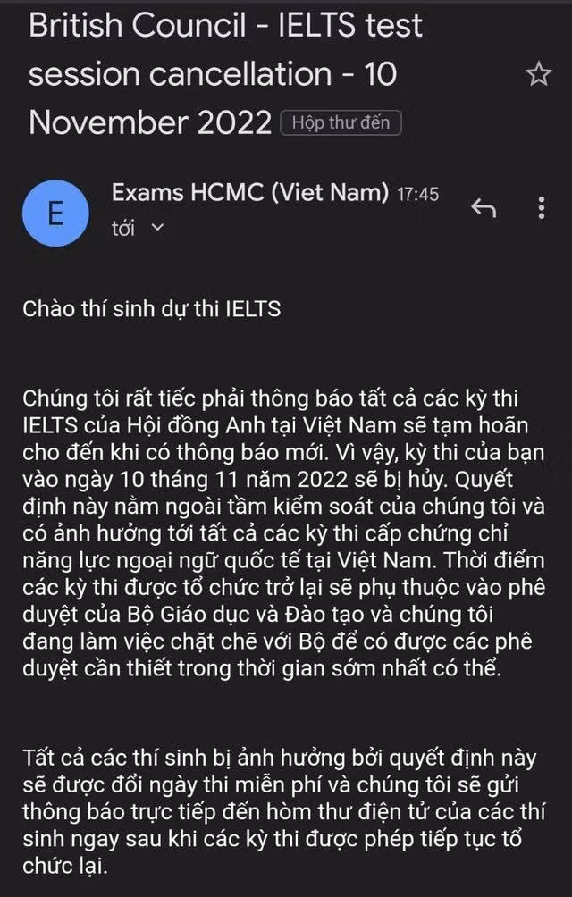 Thí sinh bất ngờ nhận được thông báo tạm hoãn kì thi cho đến khi có thông báo mới.