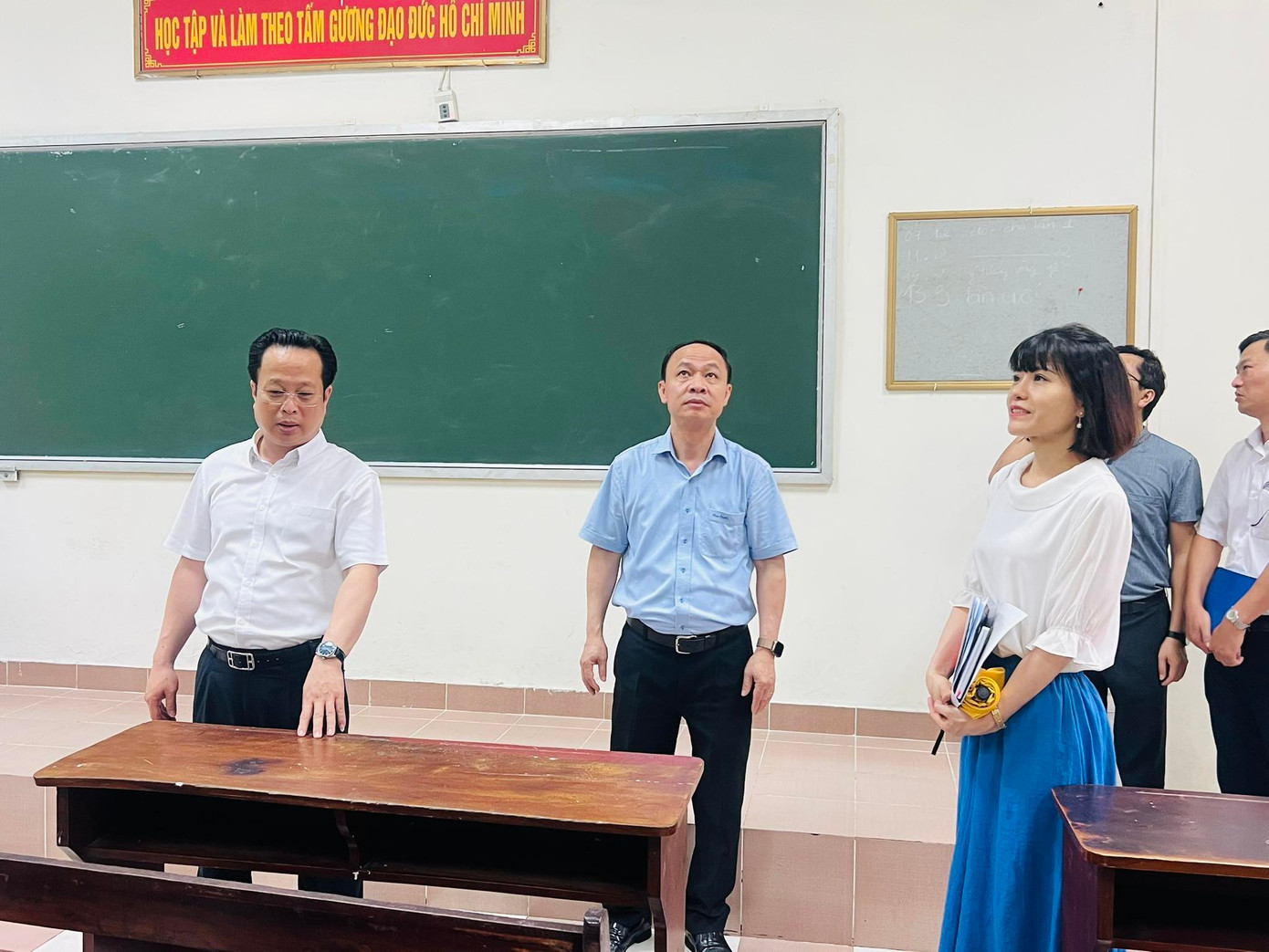 Sở GD&ĐT Hà Nội vừa kiểm tra cơ sở vật chất tại Trường THPT Chu Văn An chuẩn bị cho kỳ thi tuyển lớp 10. Sở GD&ĐT Hà Nội vừa kiểm tra cơ sở vật chất tại Trường THPT Chu Văn An chuẩn bị cho kỳ thi tuyển lớp 10.