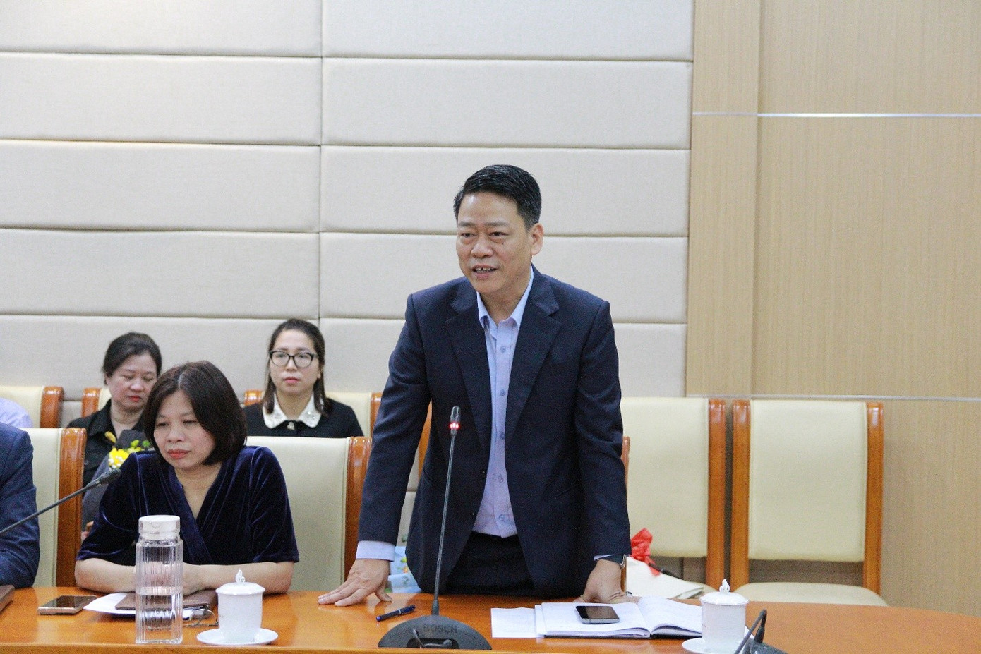 Ông Nguyễn Thượng Hiền - Cục trưởng Cục Khí tượng Thuỷ văn phát biểu tại Lễ công bố và trao Quyết định bổ nhiệm nhân sự ngày 25/3. Ông Nguyễn Thượng Hiền - Cục trưởng Cục Khí tượng Thuỷ văn phát biểu tại Lễ công bố và trao Quyết định bổ nhiệm nhân sự ngày 25/3.