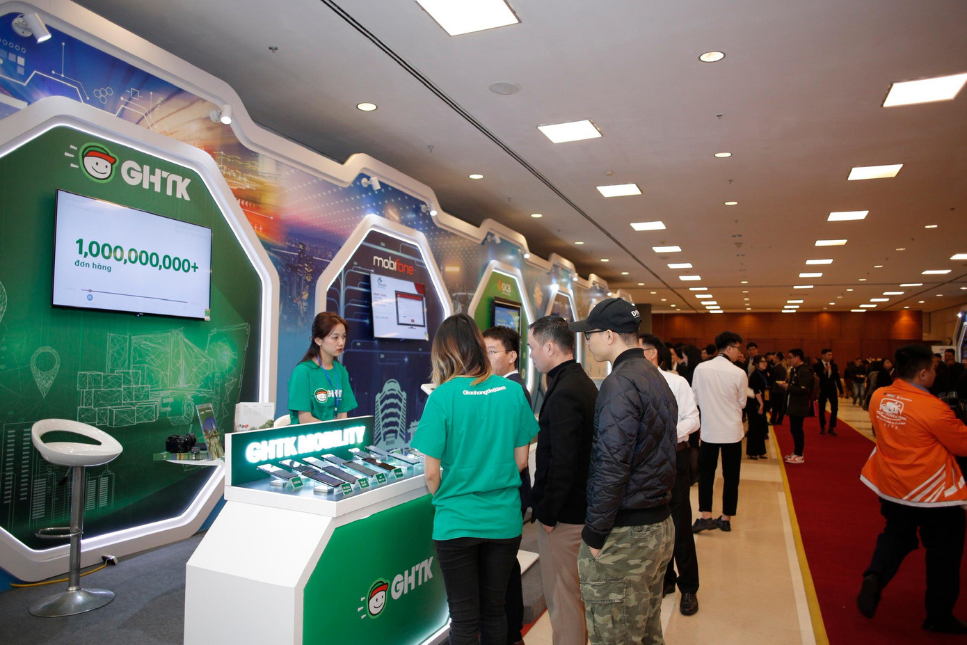 Nhiều sản phẩm Make in Việt Nam được trưng bày tại Triển lãm Make in Việt Nam diễn ra hôm nay (8/12).