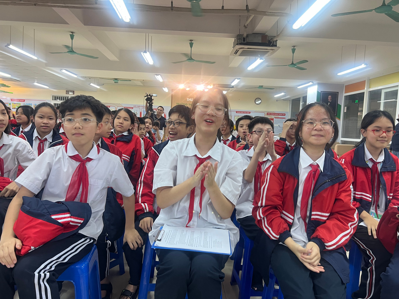 Hà Nội dự kiến tăng tiền chăm sóc dịch vụ bán trú học sinh từ 150.000 đồng lên 235.000 đồng/tháng. Hà Nội dự kiến tăng tiền chăm sóc dịch vụ bán trú học sinh từ 150.000 đồng lên 235.000 đồng/tháng.