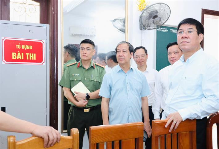 Đoàn kiểm tra của Bộ GD&amp;ĐT kiểm tra công tác chuẩn bị kỳ thi tại tỉnh Thái Bình sáng 23/6.