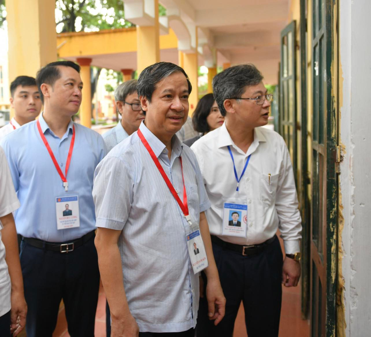 Bộ trưởng Bộ GD&ĐT Nguyễn Kim Sơn kiểm tra công tác tổ chức thi tại Hưng Yên sáng nay. Bộ trưởng Bộ GD&ĐT Nguyễn Kim Sơn kiểm tra công tác tổ chức thi tại Hưng Yên sáng nay.