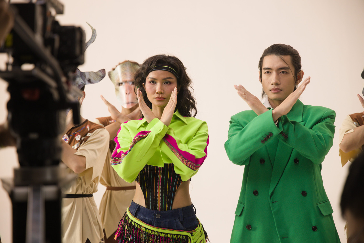 Hoa hậu Hoàn Vũ Việt Nam năm 2017 H’hen Nie và vũ công Quang Đăng kêu gọi mọi người ngừng ăn thịt thú rừng. Ảnh: WWF Việt Nam. Hoa hậu Hoàn Vũ Việt Nam năm 2017 H’hen Nie và vũ công Quang Đăng kêu gọi mọi người ngừng ăn thịt thú rừng. Ảnh: WWF Việt Nam.