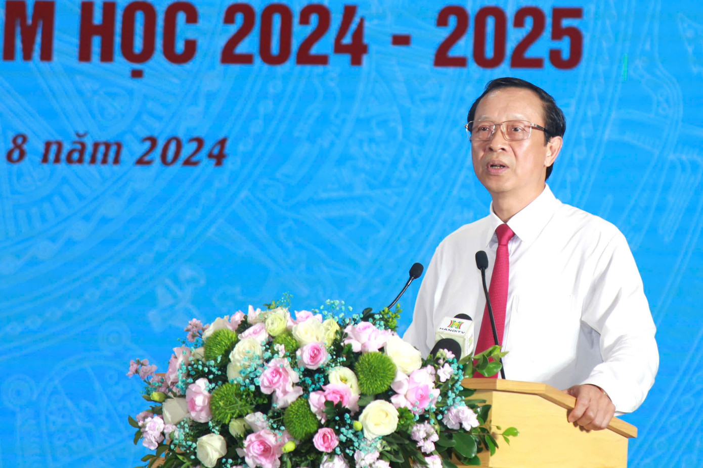 Thứ trưởng Bộ GD&amp;ĐT Phạm Ngọc Thưởng lưu ý Hà Nội năm học tới nâng cao chất lượng dạy học và chú trọng giáo dục đạo đức, kỹ năng cho học sinh.