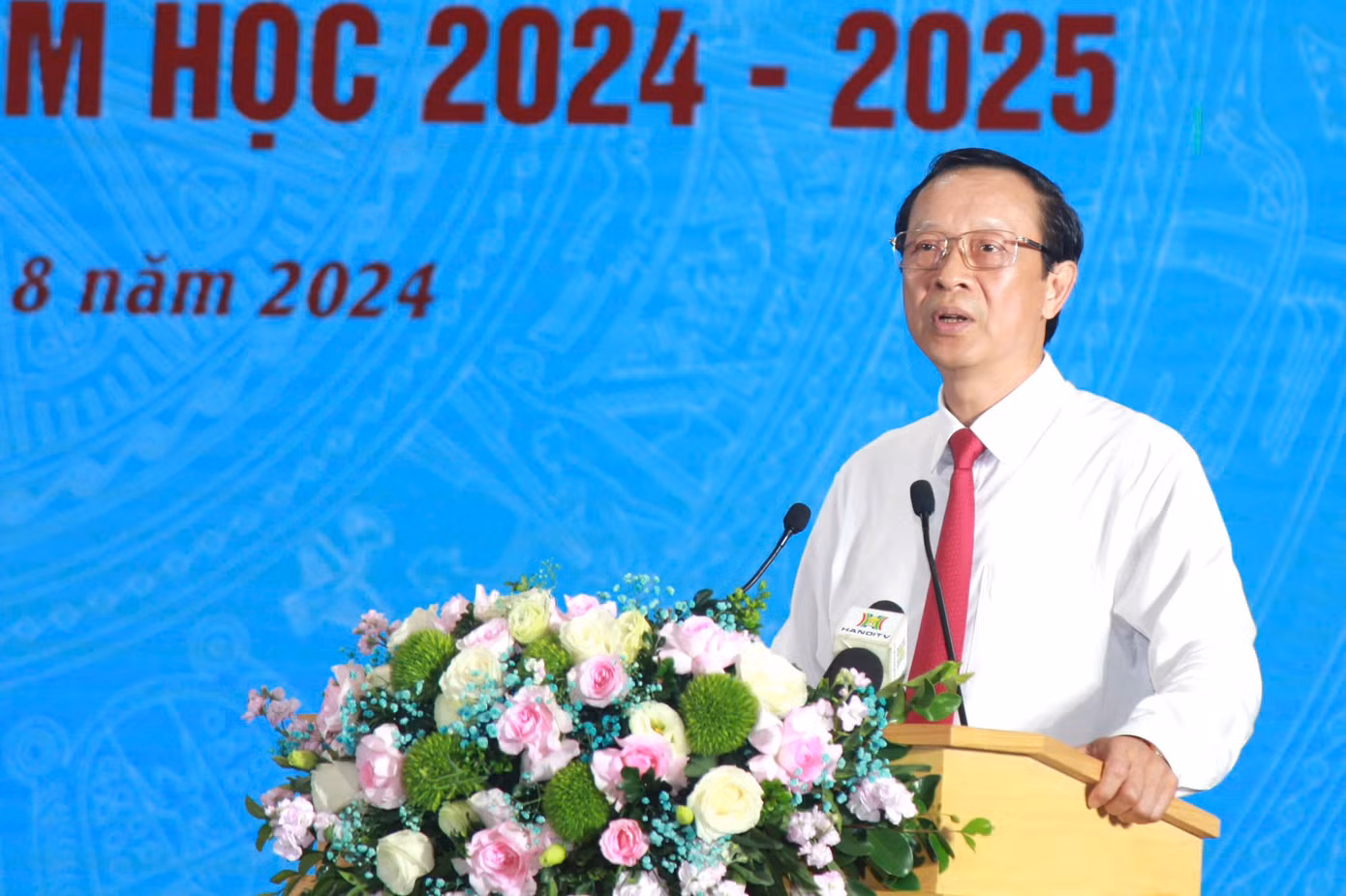 Thứ trưởng Bộ GD&amp;ĐT Phạm Ngọc Thưởng lưu ý Hà Nội năm học tới nâng cao chất lượng dạy học và chú trọng giáo dục đạo đức, kỹ năng cho học sinh.