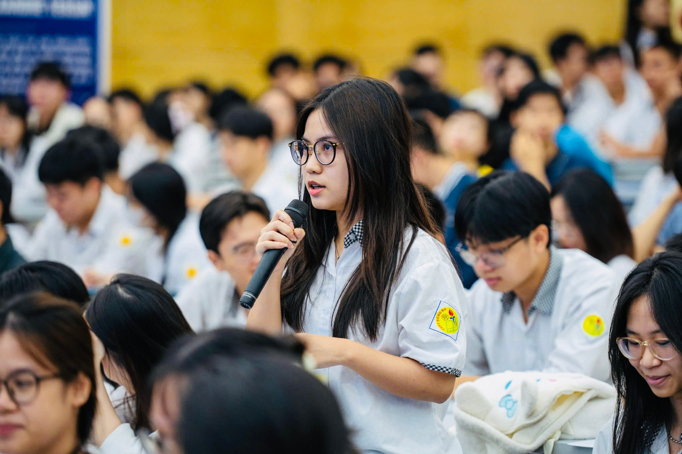 Học sinh lớp 12 tại Hà Nội trong chương trình tư vấn thi Tốt nghiệp THPT năm 2025 do báo Tiền Phong tổ chức.