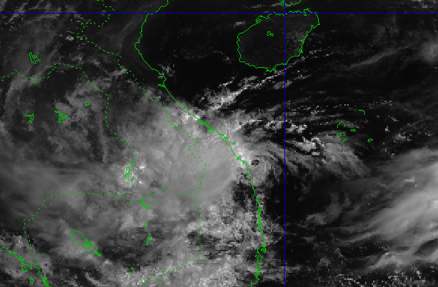 Áp thấp nhiệt đới suy yếu từ bão Côn Sơn gần như không di chuyển từ đêm qua. Ảnh chụp từ vệ tinh. Áp thấp nhiệt đới suy yếu từ bão Côn Sơn gần như không di chuyển từ đêm qua. Ảnh chụp từ vệ tinh.