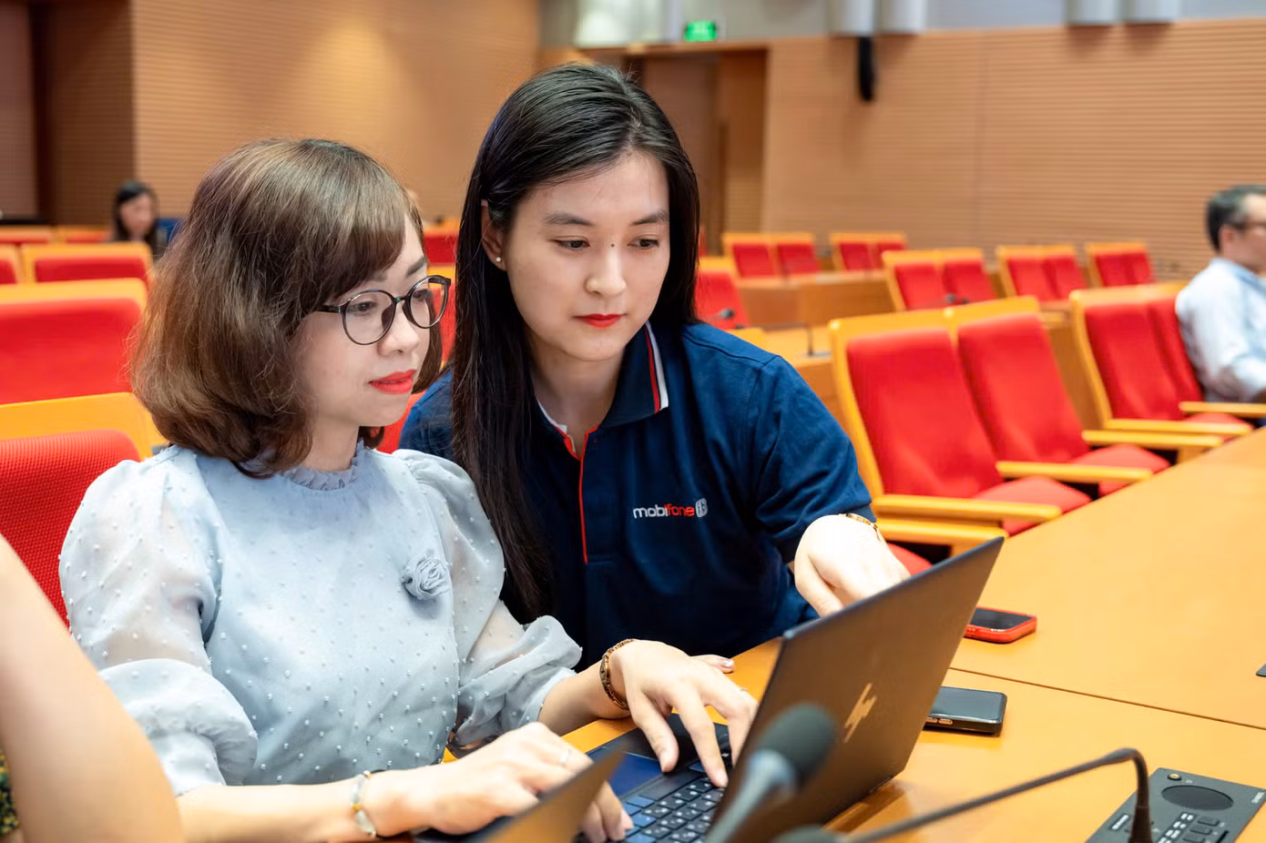 Cán bộ MobiFone đào tạo, tập huấn quy trình vận hành hệ thống dịch vụ công theo mô hình chính quyền địa phương hai cấp.