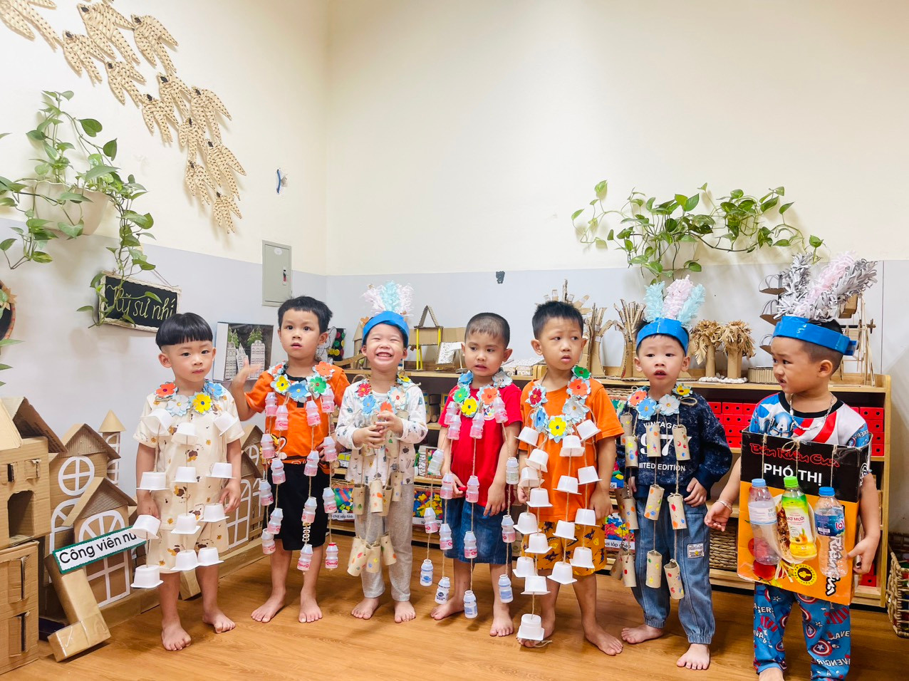 Các trường học tiếp tục phát động và thực hiện phong trào "Hạn chế sử dụng sản phẩm nhựa dùng một lần và phòng chống rác thải nhựa, túi nilon"... Các trường học tiếp tục phát động và thực hiện phong trào "Hạn chế sử dụng sản phẩm nhựa dùng một lần và phòng chống rác thải nhựa, túi nilon"...