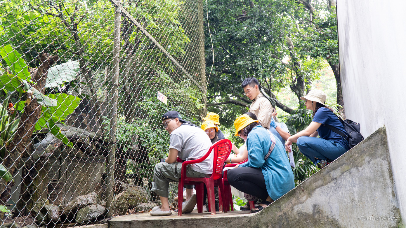 Các học viên tham gia hoạt động thảo luận nhóm nghiên cứu về hành vi động vật. Ảnh: BTC