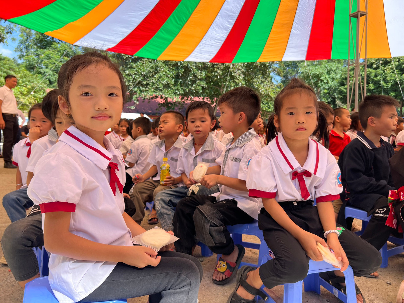 Nâng cao chất lượng dạy và học ngoại ngữ để dần dần đưa tiếng Anh trở thành ngôn ngữ thứ hai trong trường học được các địa phương quan tâm. Nâng cao chất lượng dạy và học ngoại ngữ để dần dần đưa tiếng Anh trở thành ngôn ngữ thứ hai trong trường học được các địa phương quan tâm.