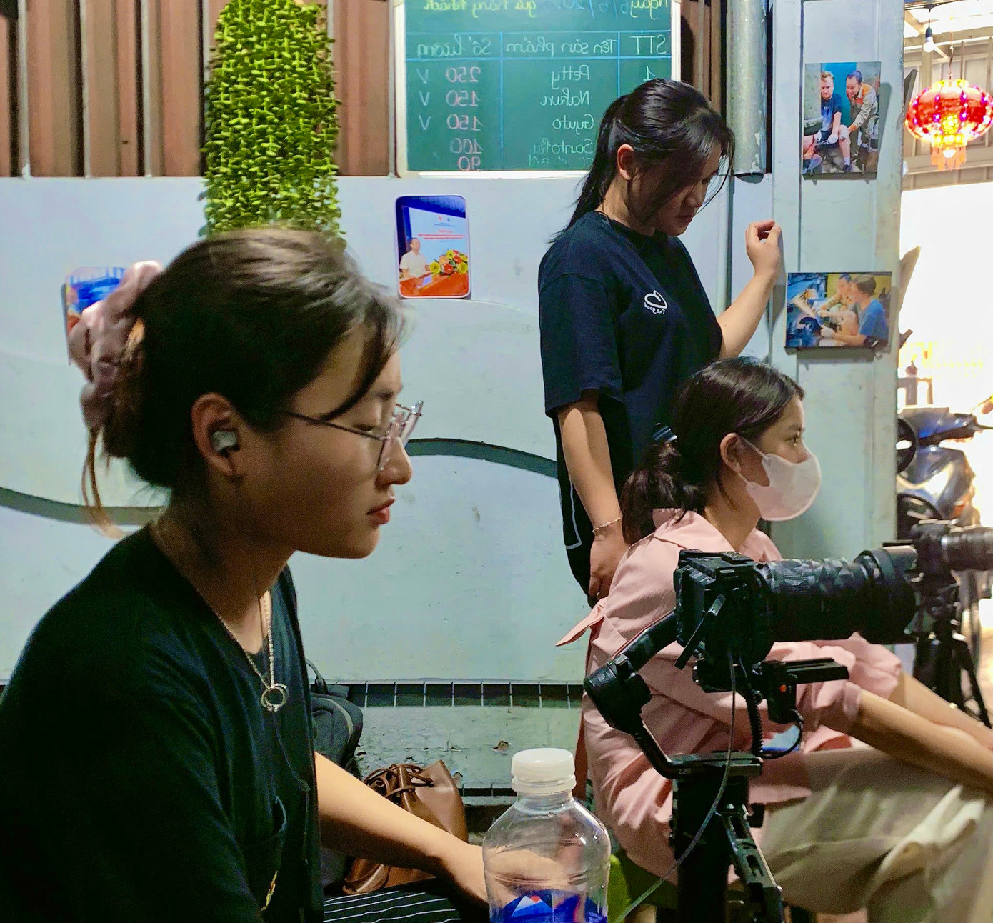 Giang trong một lần đi ghi hình thực tế.